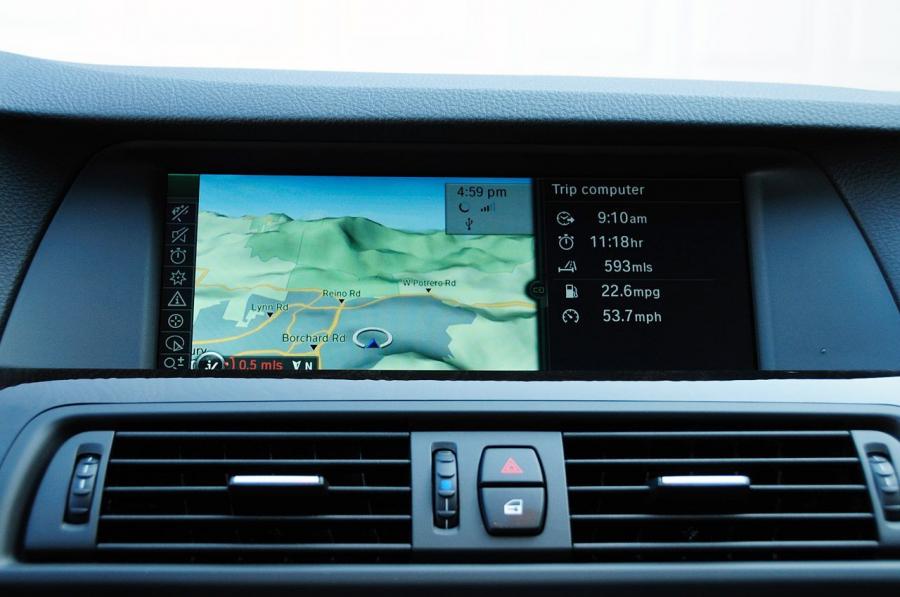  BMW 550i 2011 года  (фото 20 из 51)